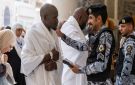 القوات الخاصة لأمن الحج والعمرة تجسد الإنسانية بلغات العالم