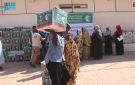  سلمان للإغاثة يوزع (530) سلة غذائية في ولاية الخرطوم بالسودان