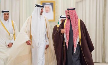 ولي العهد وأمير قطر يتفقان على تعزيز التعاون والروابط التاريخية.. قطار كهربائي سريع بين الرياض والدوحة ولي العهد وأمير قطر يتفقان على تعزيز التعاون والروابط التاريخية.. قطار كهربائي سريع بين الرياض والدوحة