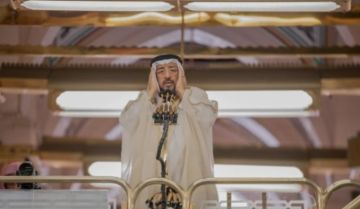 مؤذن المسجد النبوي يردد الأذان على فراش الموت (فيديو) مؤذن المسجد النبوي يردد الأذان على فراش الموت (فيديو)