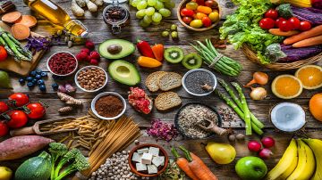 الخضيري يكشف أسرار المناعة القوية: من الزنجبيل إلى اللبن الرائب