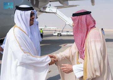 رئيس مجلس الوزراء وزير خارجية دولة قطر يصل إلى الرياض
