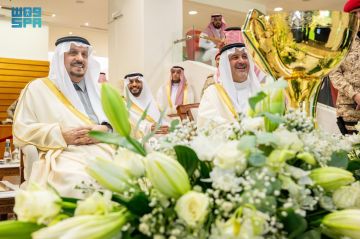 أمير الرياض يتوج الفائزين بأول السباقات الكبرى على كأسي سمو ولي العهد للخيل المنتجة محليا ولخيل الإنتاج والمستورد أمير الرياض يتوج الفائزين بأول السباقات الكبرى على كأسي سمو ولي العهد للخيل المنتجة محليا ولخيل الإنتاج والمستورد