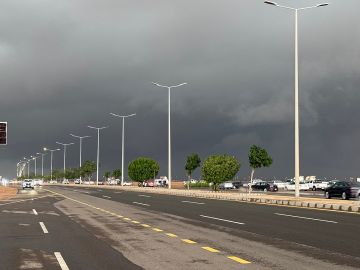 أمطار غزيرة على ينبع.. الأرصاد ترفع التنبيه للأحمر والمدني يحذر