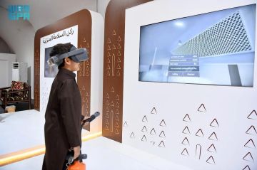 الدفاع المدني يتيح تجربة افتراضية تفاعلية لاستخدام طفايات الحريق في واحة الأمن الدفاع المدني يتيح تجربة افتراضية تفاعلية لاستخدام طفايات الحريق في واحة الأمن