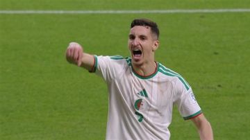 كأس العرب منتخب الجزائر يقسو على البحرين بخماسية كأس العرب منتخب الجزائر يقسو على البحرين بخماسية