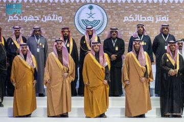 عبدالعزيز بن سعود يلتقي متقاعدي إمارة منطقة الجوف وقطاعات وزارة الداخلية بالمنطقة عبدالعزيز بن سعود يلتقي متقاعدي إمارة منطقة الجوف وقطاعات وزارة الداخلية بالمنطقة