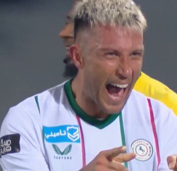 الاتفاق يفوز بثنائية «متأخرة» على عشرة لاعبين من نادي الرياض