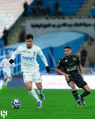 واصل مطاردة النصر على الصدارة.. الهلال يواصل الضغط على المتصدر بثلاثية الخلود