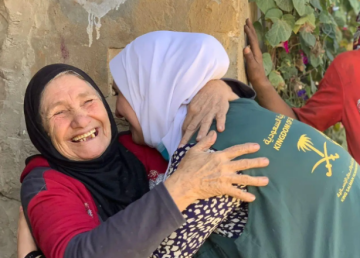 السعودية تعزز ريادتها الإنسانية عالميا عبر متطوعي مركز الملك سلمان للإغاثة السعودية تعزز ريادتها الإنسانية عالميا عبر متطوعي مركز الملك سلمان للإغاثة