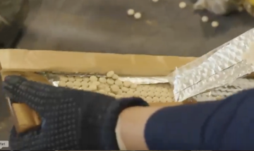 الجمارك السعودية تعلن إحباط عملية تهريب أكثر من 368 ألف حبة كبتاغون الجمارك السعودية تعلن إحباط عملية تهريب أكثر من 368 ألف حبة كبتاغون