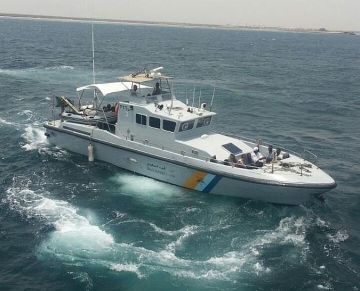 حرس الحدود بالشرقية ينقذ 4 مواطنين خليجيين تعطلت واسطتهم البحرية في عرض البحر حرس الحدود بالشرقية ينقذ 4 مواطنين خليجيين تعطلت واسطتهم البحرية في عرض البحر