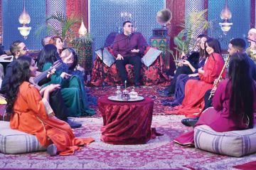 زكرياء الغفولي يحيي شويخ من أرض مكناس 