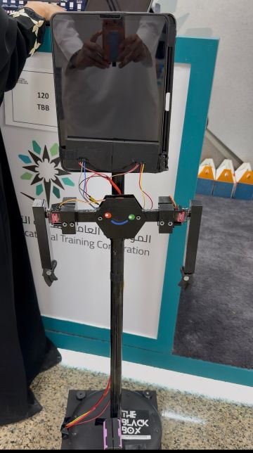 بالفيديو.. طالبة سعودية تبتكر روبوتا بـ83 دولارا لدعم أطفال السرطان نفسيا وتعليميا بالفيديو.. طالبة سعودية تبتكر روبوتا بـ83 دولارا لدعم أطفال السرطان نفسيا وتعليميا