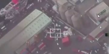 التحالف ينشر مقطع فيديو يوثق وصول سفينتين محملتين بالأسلحة من ميناء الفجيرة إلى ميناء المكلا