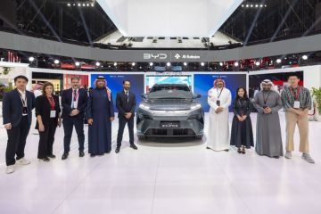 الفطيم BYD السعودية تكشف عن ATTO 8: سيارة الدفع الرباعي العائلية الهجينة فائقة القدرة في المملكة الفطيم BYD السعودية تكشف عن ATTO 8: سيارة الدفع الرباعي العائلية الهجينة فائقة القدرة في المملكة