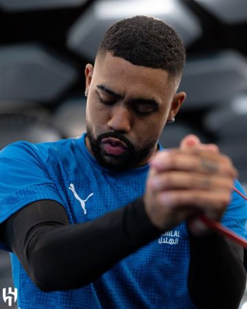 مالكوم يغيب عن تدريبات الهلال قبل مواجهة الشارقة