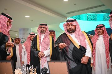 أمير منطقة جازان يرعى حفل الداخلية باليوم السعودي والعالمي للتطوع ويكرم المبادرات المتميزة أمير منطقة جازان يرعى حفل الداخلية باليوم السعودي والعالمي للتطوع ويكرم المبادرات المتميزة