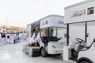 الحرم المكي يوفر خدمة التحلل من النسك مجانا في ساحات المسجد الحرام الحرم المكي يوفر خدمة التحلل من النسك مجانا في ساحات المسجد الحرام