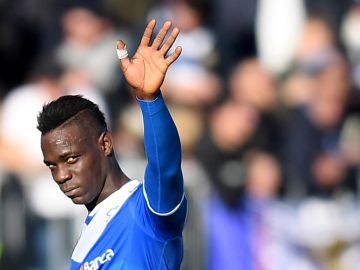 نادي الاتفاق الإماراتي يفكر في ضم المهاجم الإيطالي بالوتيلي