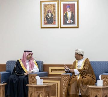 مساعد وزير الداخلية ومساعد المفتش العام للشرطة بسلطنة عمان يرأسان اجتماع لجنة التنسيق الأمني