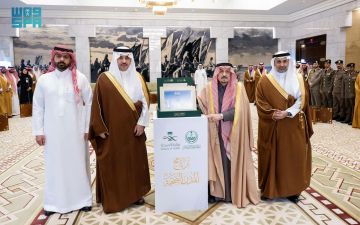 أمير الرياض يتسلم شهادتي اعتماد محافظتي الغاط والزلفي مدنا صحية من منظمة الصحة العالمية أمير الرياض يتسلم شهادتي اعتماد محافظتي الغاط والزلفي مدنا صحية من منظمة الصحة العالمية