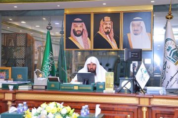السديس يفتتح أعمال اللجنة الاستشارية الموحدة لتطوير الخدمات الدينية بالحرمين السديس يفتتح أعمال اللجنة الاستشارية الموحدة لتطوير الخدمات الدينية بالحرمين