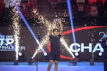 تيين: شعوري استثنائي بالفوز ببطولة الجيل القادم لمحترفي التنس بجدة