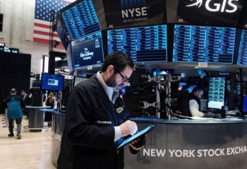 مقابل فيديوهات فنزويلا.. مشرعون أمريكيون يهددون وزير الدفاع بالميزانية مقابل فيديوهات فنزويلا.. مشرعون أمريكيون يهددون وزير الدفاع بالميزانية