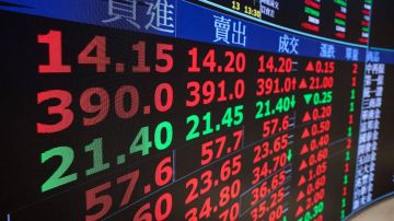 الأسواق العالمية تتراجع وسط تقلبات المعادن والعملات الأسواق العالمية تتراجع وسط تقلبات المعادن والعملات