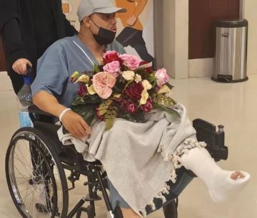 السعودية.. صاروخ يبتر جزءا من قدم الفنان حسن إسكندراني (صور فيديو) السعودية.. صاروخ يبتر جزءا من قدم الفنان حسن إسكندراني (صور فيديو)