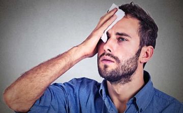 كثيرون يعتقدون هذا.. هل التعرق علاج سحري لنزلات البرد؟ خبراء يكشفون الحقيقة