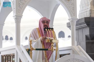 خطيب الحرم يحذر من اعتياد الذنوب ويدعو لمجاهدة النفس خطيب الحرم يحذر من اعتياد الذنوب ويدعو لمجاهدة النفس