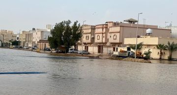 ميدان لا يهدأ.. بلدية ينبع تواصل أعمالها المكثفة لمعالجة آثار الحالة المطرية وضمان انسيابية الحركة ميدان لا يهدأ.. بلدية ينبع تواصل أعمالها المكثفة لمعالجة آثار الحالة المطرية وضمان انسيابية الحركة