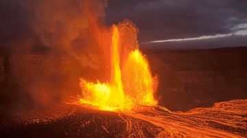 بركان كيلاويا يثور مجددا في هاواي.. نوافير حمم بارتفاع 30 مترا وسط متابعة علمية مكثفة بركان كيلاويا يثور مجددا في هاواي.. نوافير حمم بارتفاع 30 مترا وسط متابعة علمية مكثفة