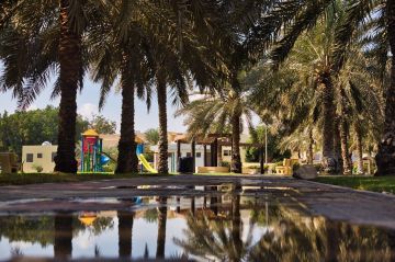 أمطار الشرقية تجذب الأهالي للواجهات البحرية والحدائق والتخييم