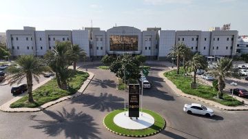 إنقاذ خمسيني من جلطة رئوية حادة بعد توقف قلبه في مستشفى ينبع العام