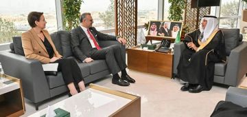 الربيعة وبولس يبحثان الموضوعات المشتركة.. تعاون سعودي أمريكي في الخدمات الإنسانية الربيعة وبولس يبحثان الموضوعات المشتركة.. تعاون سعودي أمريكي في الخدمات الإنسانية