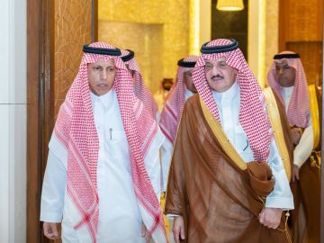 أمير الشرقية يعزي عضو مجلس الشورى سعد العتيبي في وفاة والده