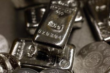 الفضة تتخطى حاجز 75 دولارا للأونصة لأول مرة