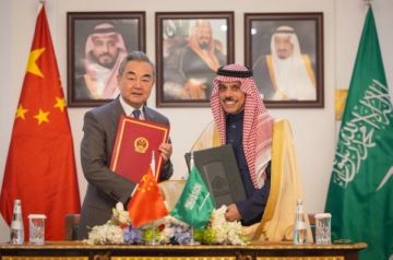 هذه هي الفئات المعنية.. السعودية والصين توقعان على اتفاقية الإعفاء المتبادل من التأشيرة