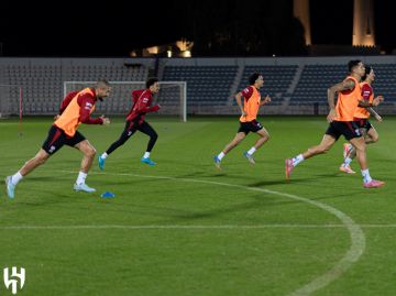 خلل في محرك طائرة بوينغ 777 يشعل حريقا بمدرج مطار واشنطن خلل في محرك طائرة بوينغ 777 يشعل حريقا بمدرج مطار واشنطن