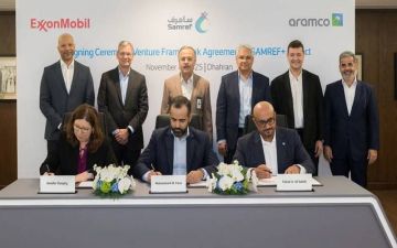 أرامكو السعودية توقع اتفاقية مع إكسون موبيل و سامرف لتطوير مصفاة في ينبع أرامكو السعودية توقع اتفاقية مع إكسون موبيل و سامرف لتطوير مصفاة في ينبع