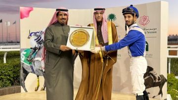 تعليم الطائف يسلم كأس وزارة التعليم في سباق الطائف الشتوي