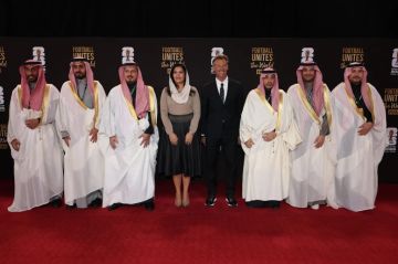 سمو سفيرة المملكة لدى الولايات المتحدة تحضر قرعة كأس العالم برفقة الوفد السعودي سمو سفيرة المملكة لدى الولايات المتحدة تحضر قرعة كأس العالم برفقة الوفد السعودي