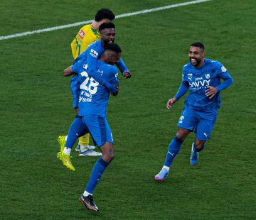 الهلال يحبط انتفاضة الخليج المتأخرة بثلاثية