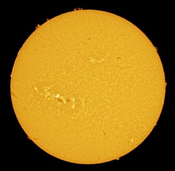 مرصد الختم الفلكي يوثق النشاط الشمسي في أبوظبي بـ39 ألف صورة خلال 45 دقيقة