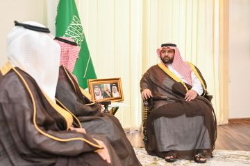 أمير منطقة جازان يستقبل مدير فرع وزارة البيئة والمياه والزراعة