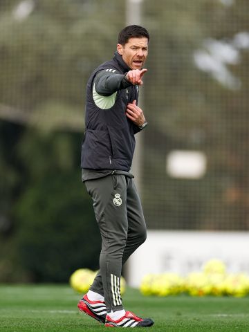 ألونسو يأمل في إنهاء عام 2025 بانتصار يعيد الثقة لريال مدريد