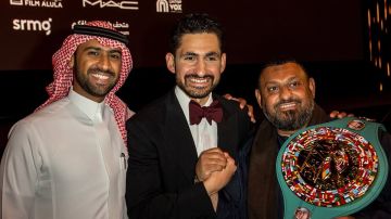 في جدة.. نسيم حميد في صورة قد تعني الكثير لعشاق أحد أبرز أبطال الملاكمة في جدة.. نسيم حميد في صورة قد تعني الكثير لعشاق أحد أبرز أبطال الملاكمة